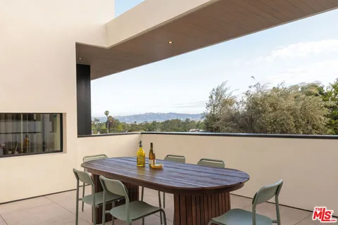 $5,295,000 | 5208 Sanchez Drive, Los Angeles, CA 90008
