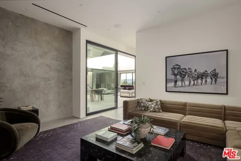 $5,295,000 | 5208 Sanchez Drive, Los Angeles, CA 90008
