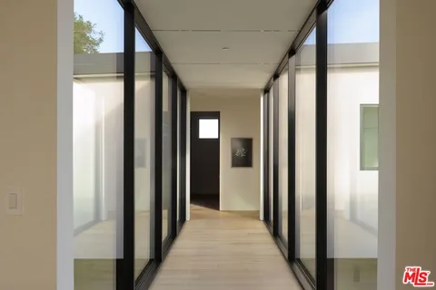 $5,295,000 | 5208 Sanchez Drive, Los Angeles, CA 90008