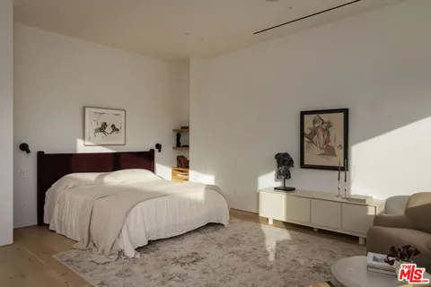 $5,295,000 | 5208 Sanchez Drive, Los Angeles, CA 90008