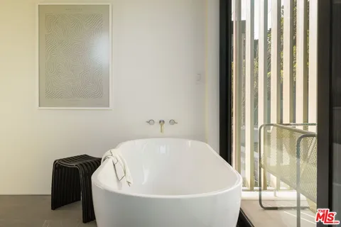$5,295,000 | 5208 Sanchez Drive, Los Angeles, CA 90008
