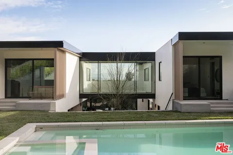$5,295,000 | 5208 Sanchez Drive, Los Angeles, CA 90008
