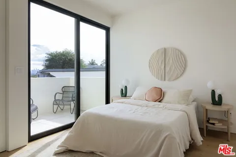 $5,295,000 | 5208 Sanchez Drive, Los Angeles, CA 90008