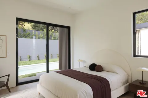$5,295,000 | 5208 Sanchez Drive, Los Angeles, CA 90008