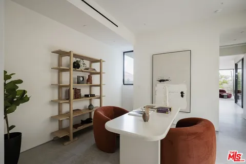$5,295,000 | 5208 Sanchez Drive, Los Angeles, CA 90008
