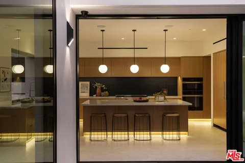 $5,295,000 | 5208 Sanchez Drive, Los Angeles, CA 90008