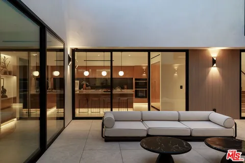$5,295,000 | 5208 Sanchez Drive, Los Angeles, CA 90008