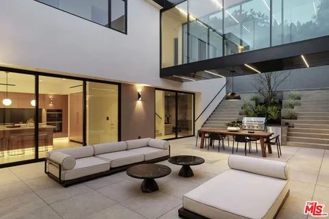 $5,295,000 | 5208 Sanchez Drive, Los Angeles, CA 90008