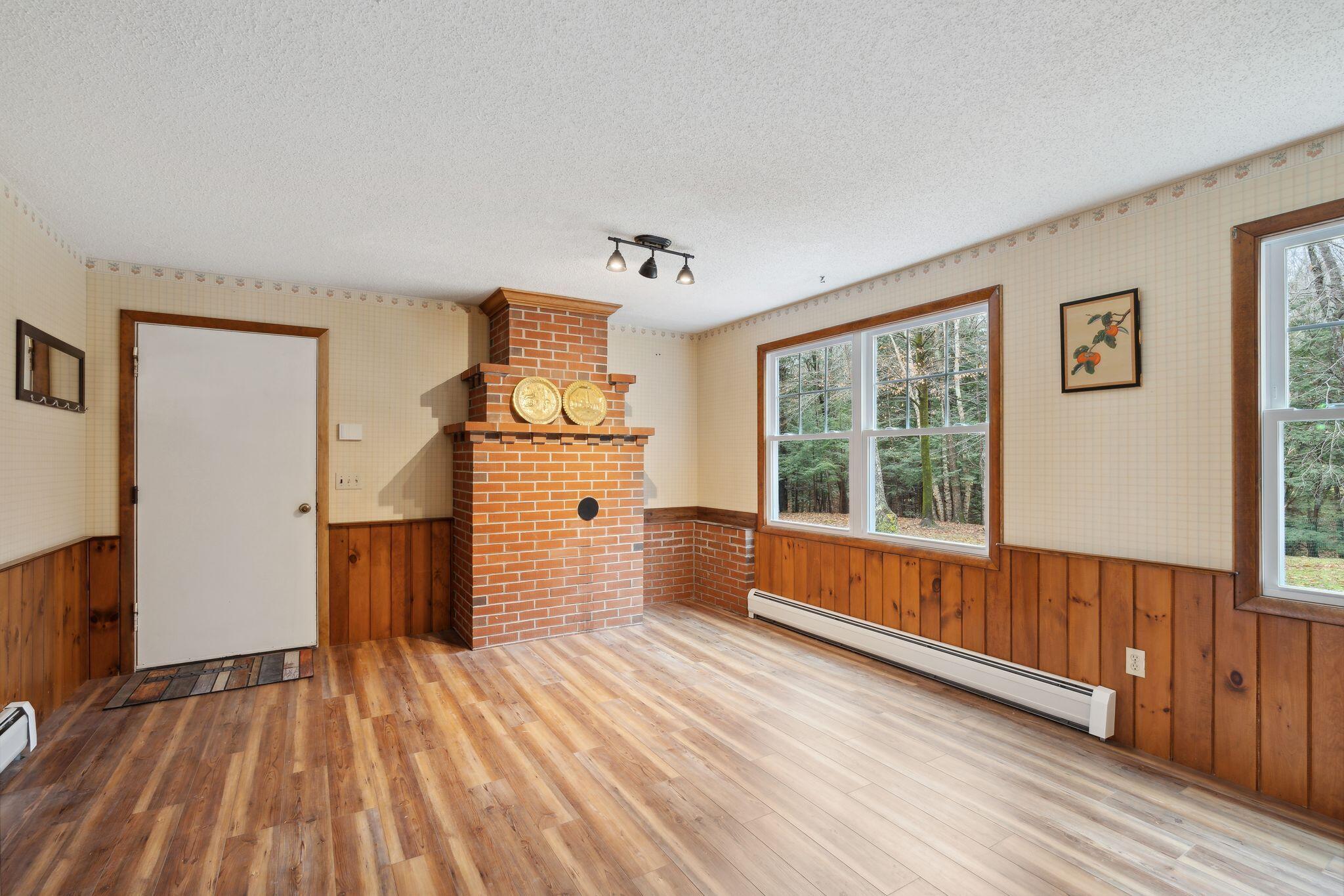 91 Weeks Road Gorham, ME 04038 - Photo 8 of 42 Dining Area