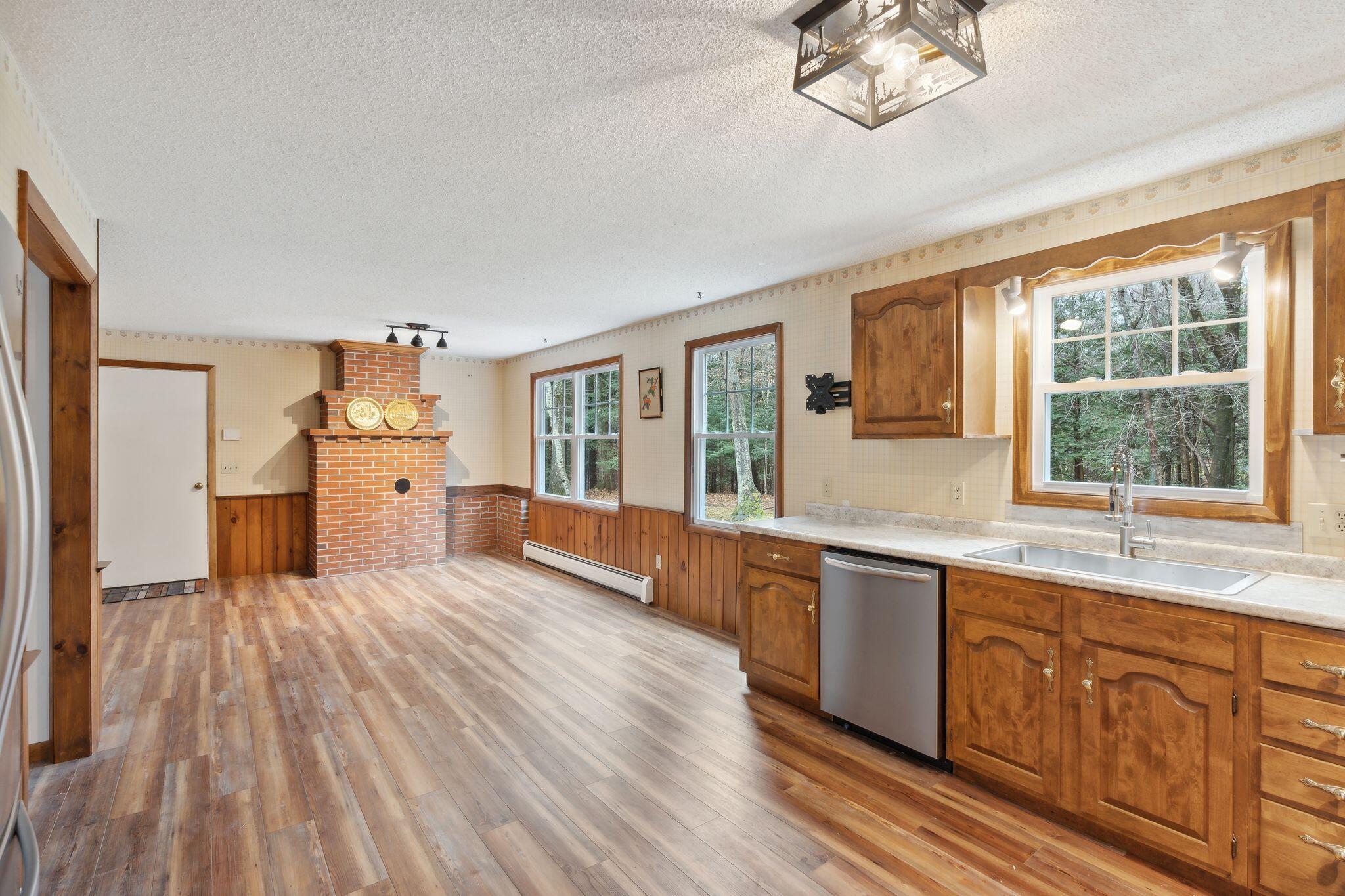 91 Weeks Road Gorham, ME 04038 - Photo 9 of 42 Kitchen/Dining Area
