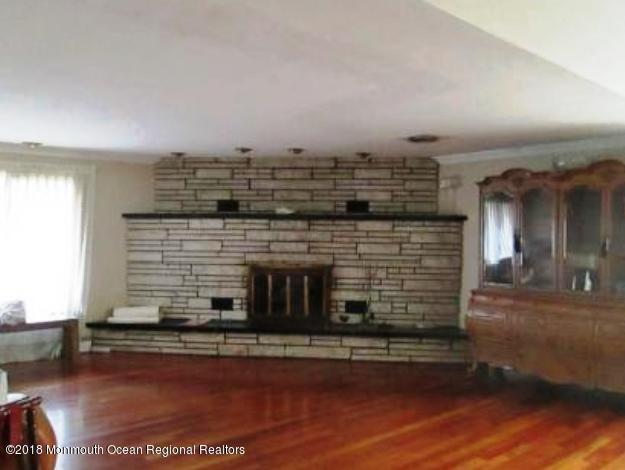 7 Lakeview Drive Jackson, NJ 08527 - Photo 2 of 8 Living Room 1