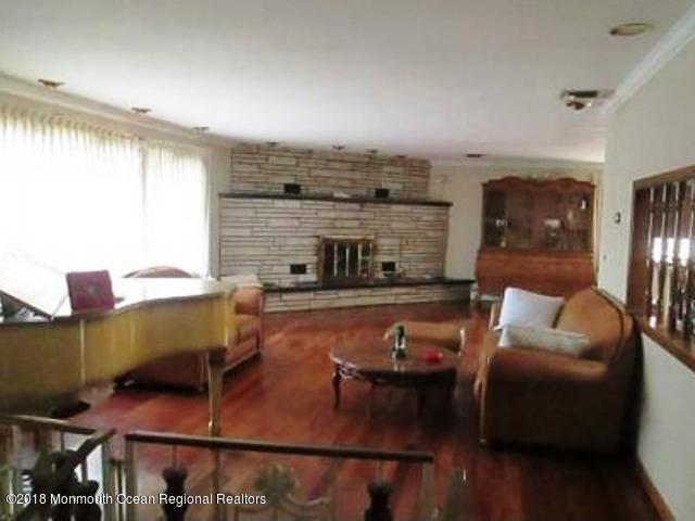 7 Lakeview Drive Jackson, NJ 08527 - Photo 3 of 8 Living Room 2