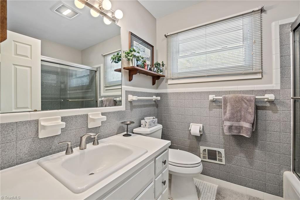 709 Overbrook Drive High Point, NC 27262 - Photo 12 of 42