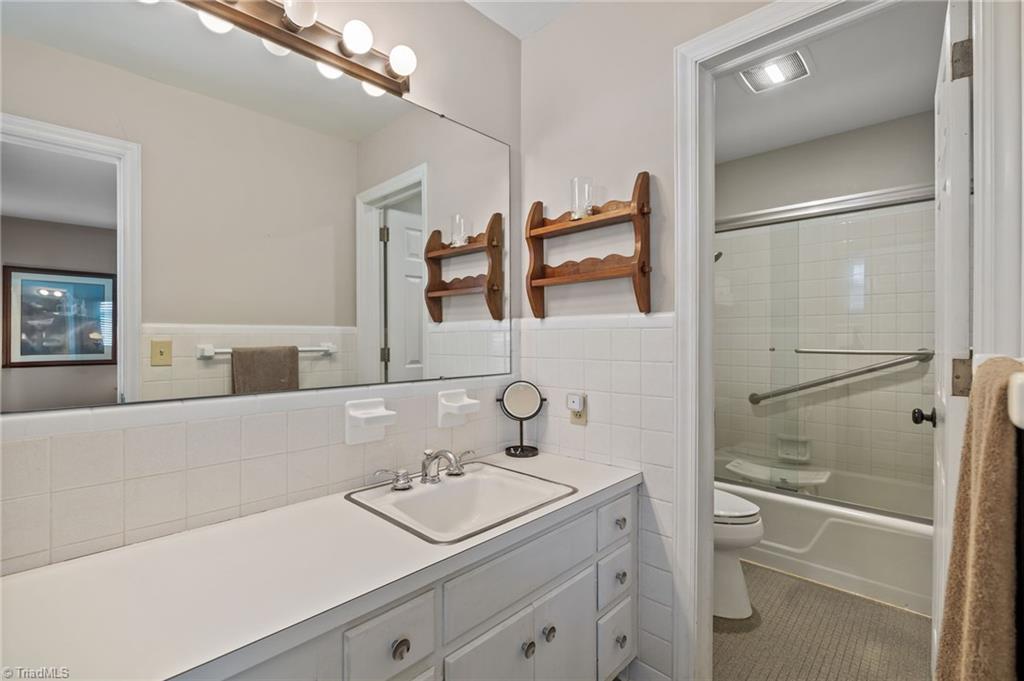 709 Overbrook Drive High Point, NC 27262 - Photo 21 of 42