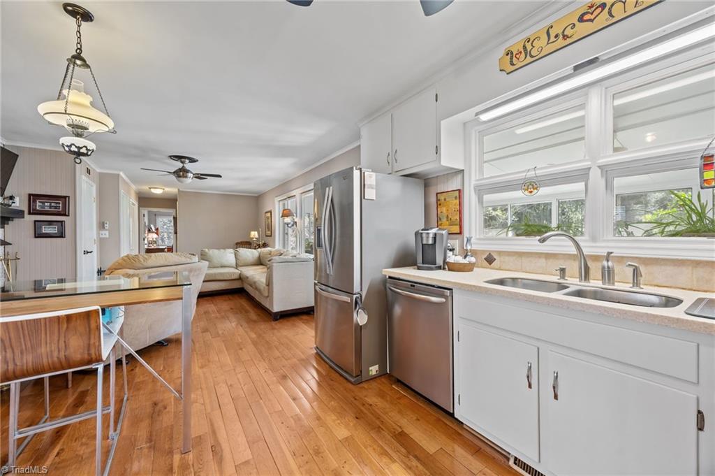 709 Overbrook Drive High Point, NC 27262 - Photo 8 of 42