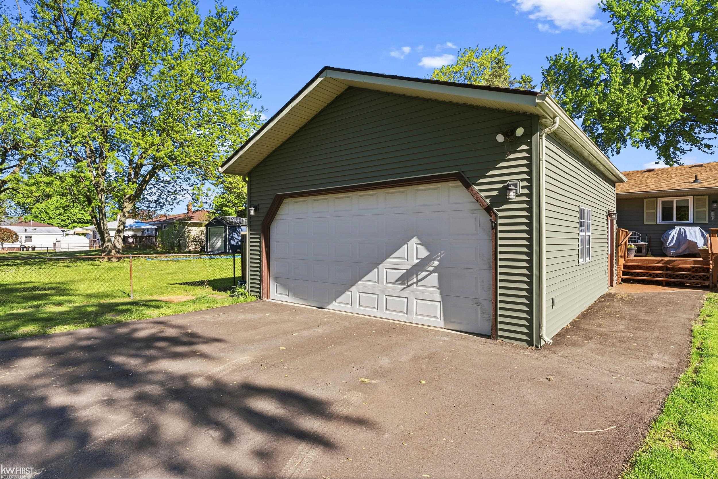 4271 Highland Road Milford, MI 48380 - Photo 9 of 48