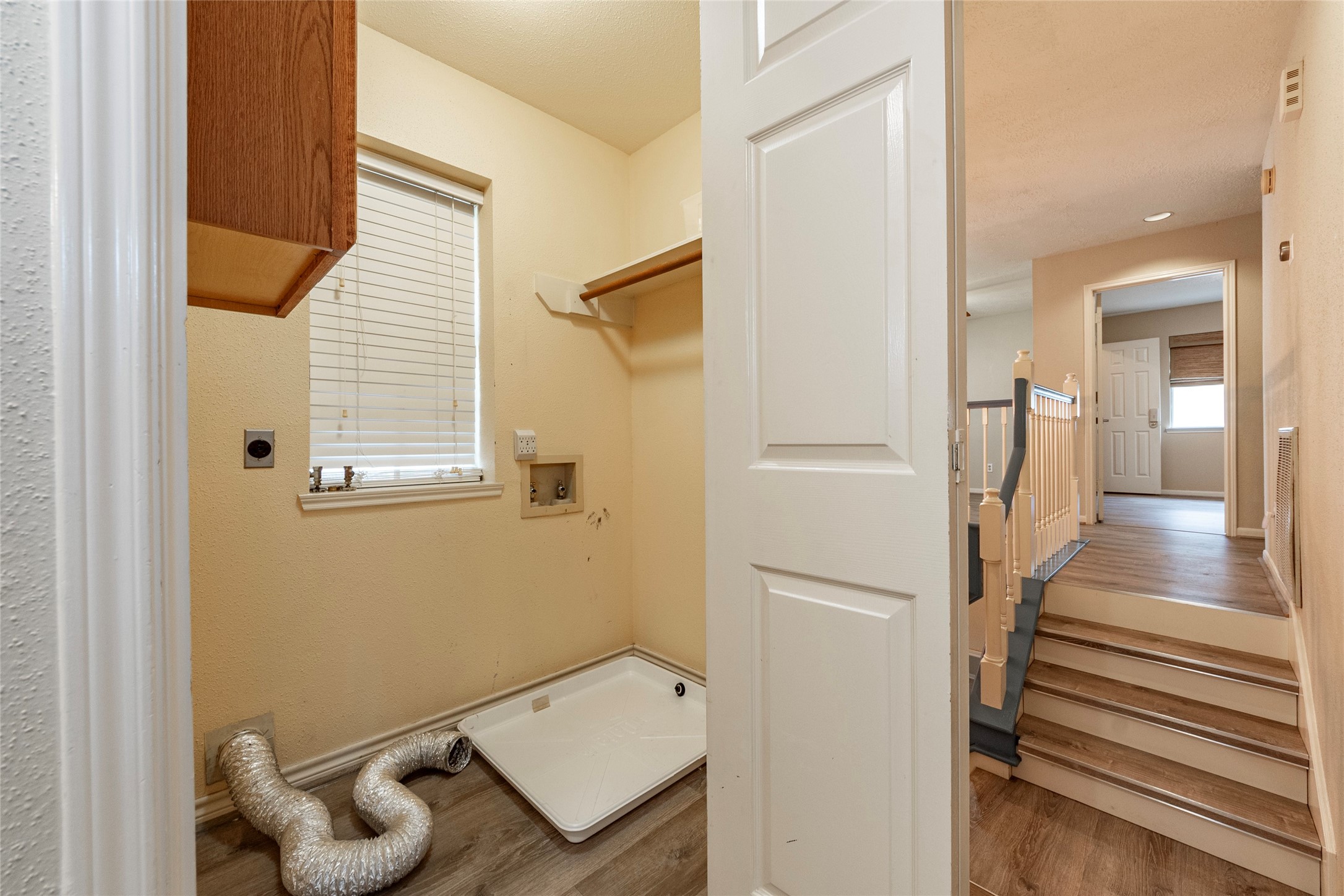 1227 Mabry Mill Road Houston, TX 77062 - Photo 3 of 39