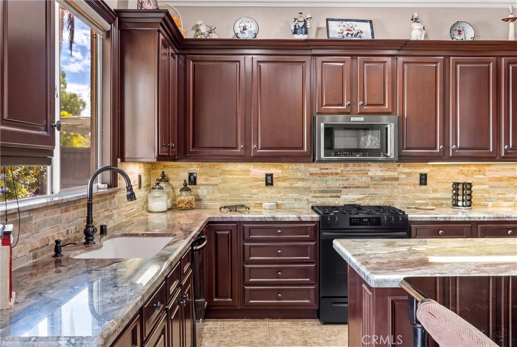 9856 Summerhill Road Rancho Cucamonga, CA 91737 - Photo 7 of 38 Gallery Image 7