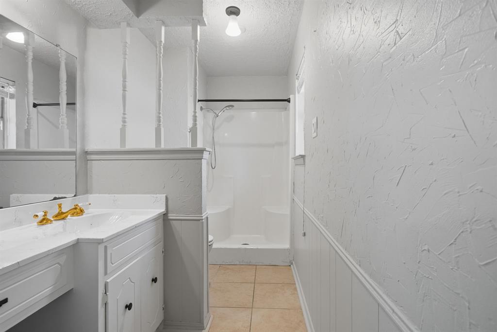 10304 Oak Creek Drive Greenville, TX 75402 - Photo 20 of 25 a utility room with cabinets washer and dryer