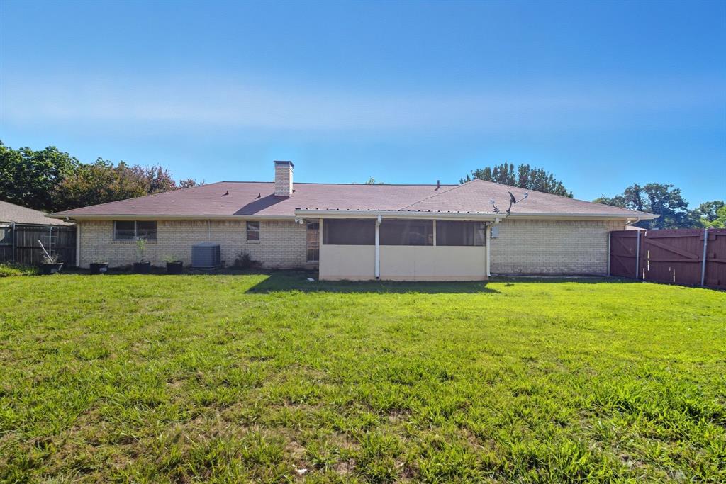 10304 Oak Creek Drive Greenville, TX 75402 - Photo 24 of 25 front view of a house with a yard