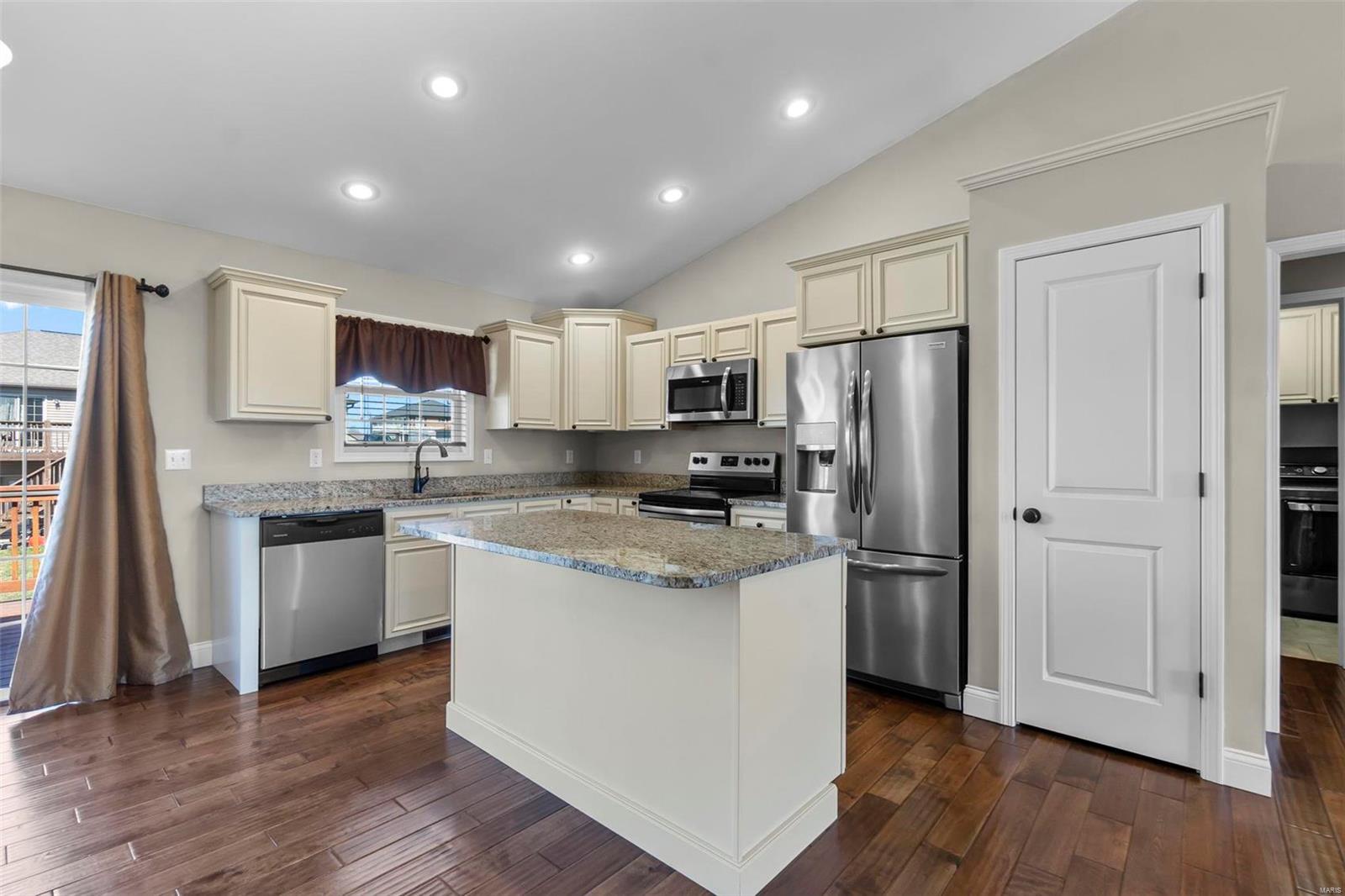 2504 Jonathan Drive Jackson, MO 63755 - Photo 8 of 37