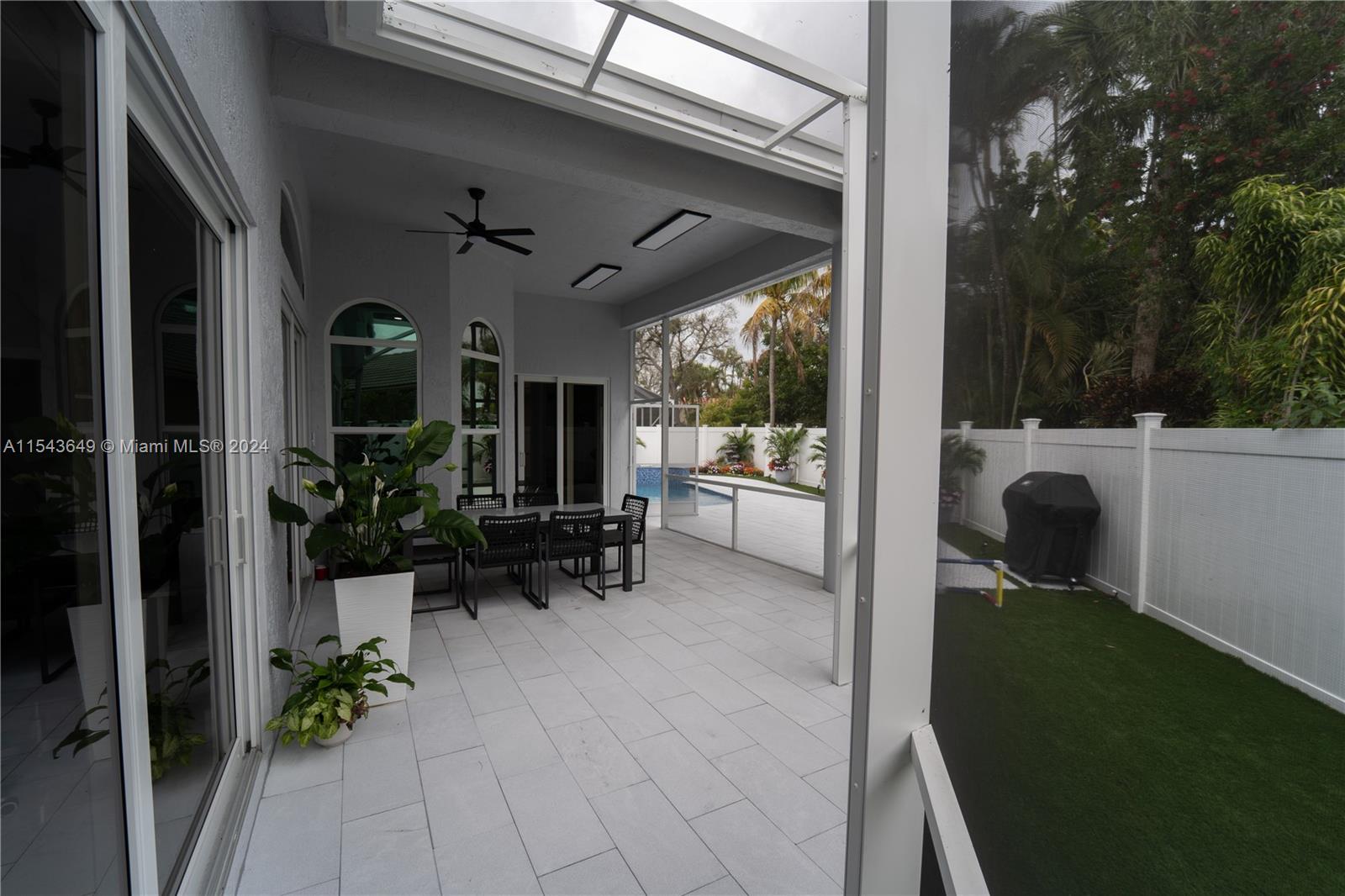 10159 Umberland Place Boca Raton, FL 33428 - Photo 20 of 25 a view of balcony and patio