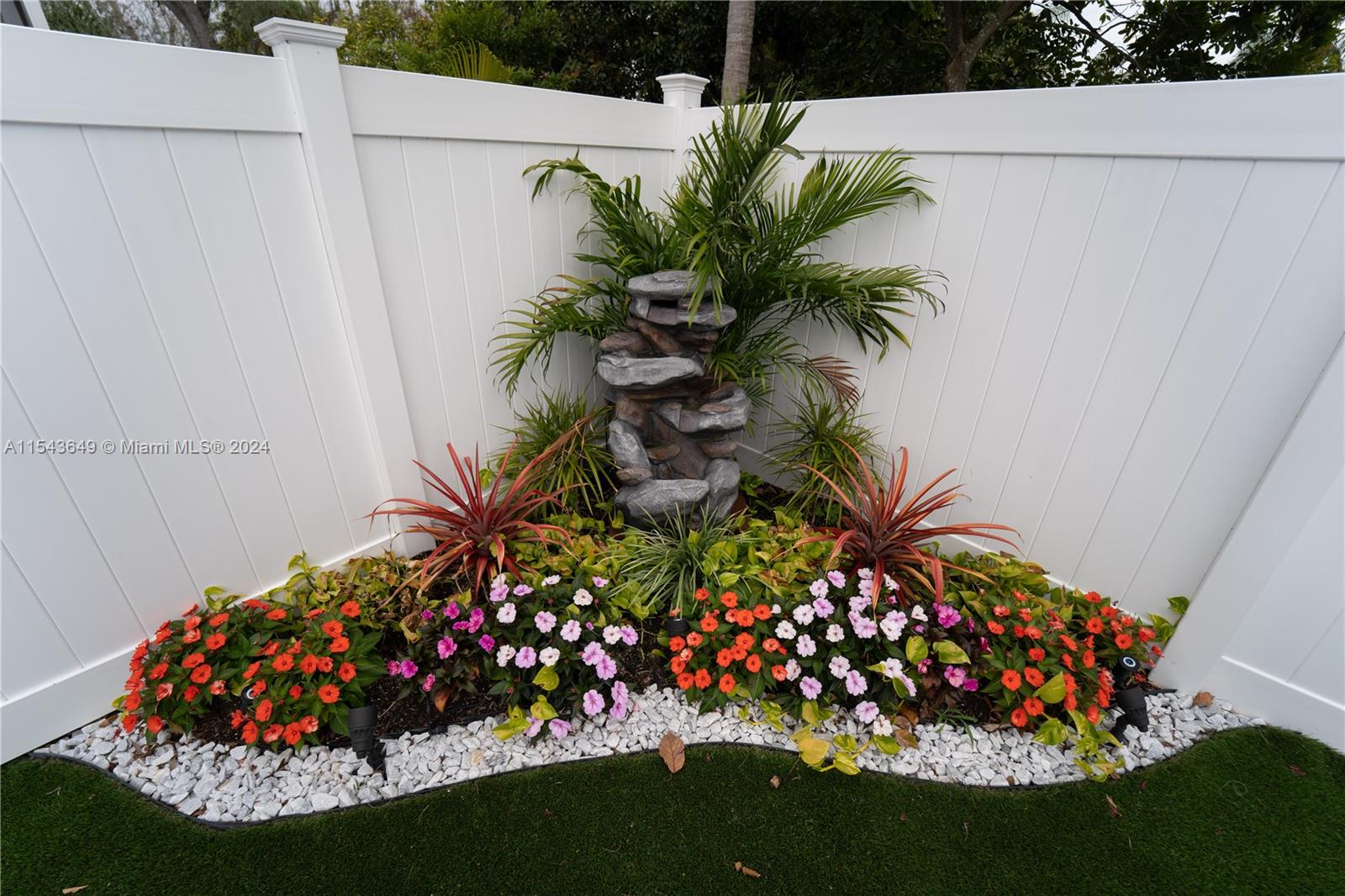 10159 Umberland Place Boca Raton, FL 33428 - Photo 23 of 25 a view of a flower in a garden
