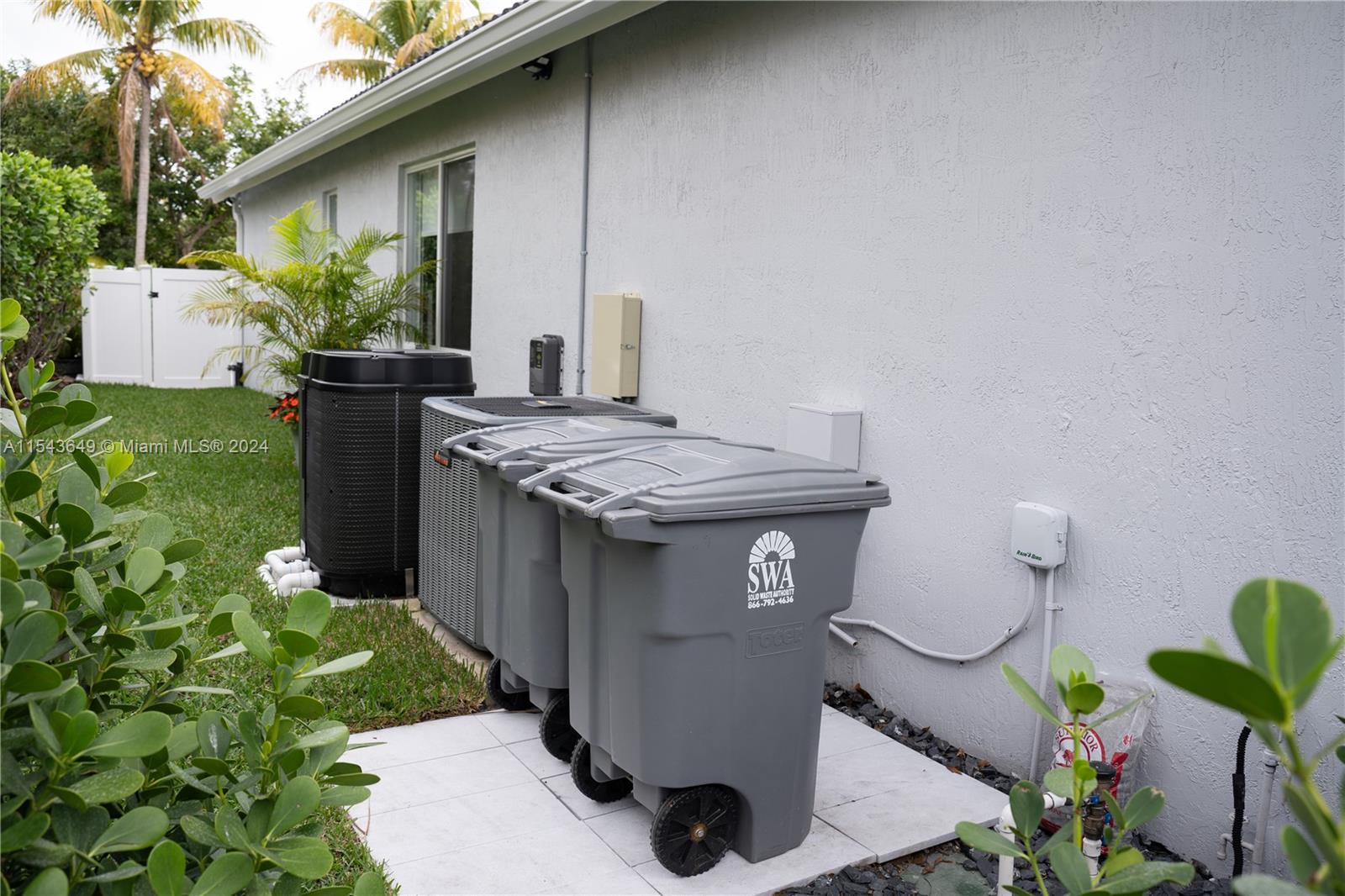 10159 Umberland Place Boca Raton, FL 33428 - Photo 24 of 25 a utility room with dryer and washer
