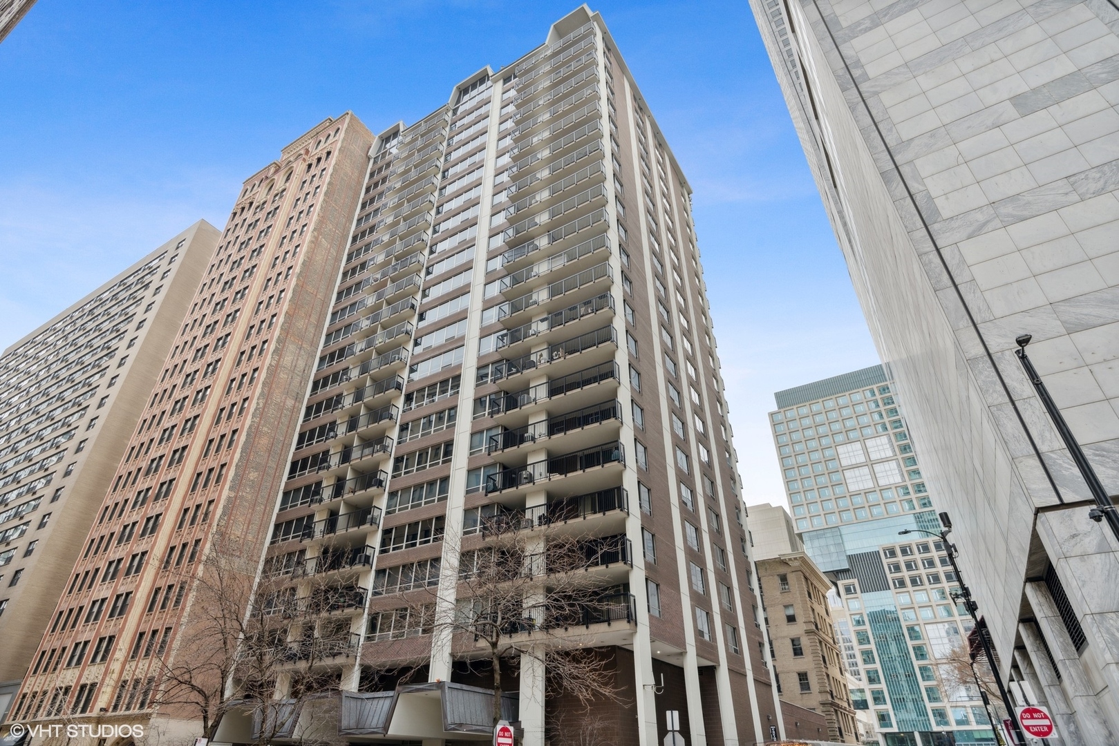 201 East Chestnut Street, Unit 10E Chicago, IL 60611 - Photo 1 of 12 a view of a building