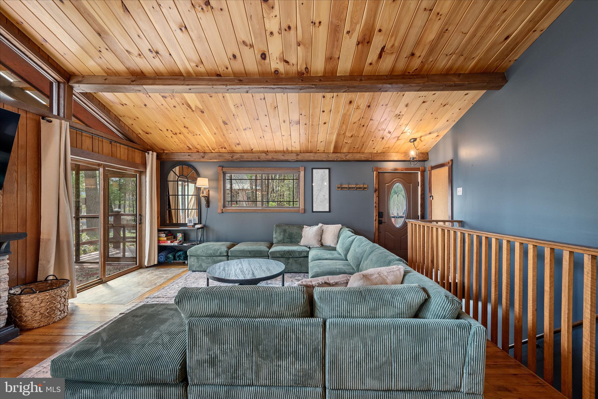 116 Palmer Road Basye, VA 22810 - Photo 4 of 30 Large family room off kitchen.