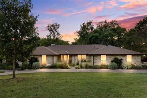 $525,000 | 1140 Stoney Creek Drive, Cedar Hill, TX 75104