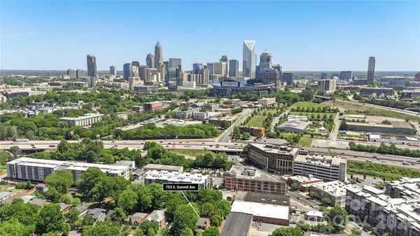 $1,950 | 703 South Summit Avenue, Unit 2, Charlotte, NC 28208