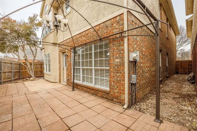 a view of a pathway along a building