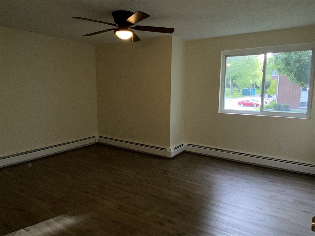 21 Clark's Road, Unit 204 Amesbury, MA 01913 - Photo 14 of 32