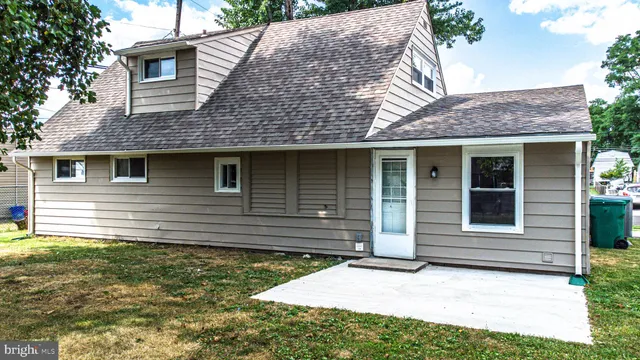 a view of house with yard