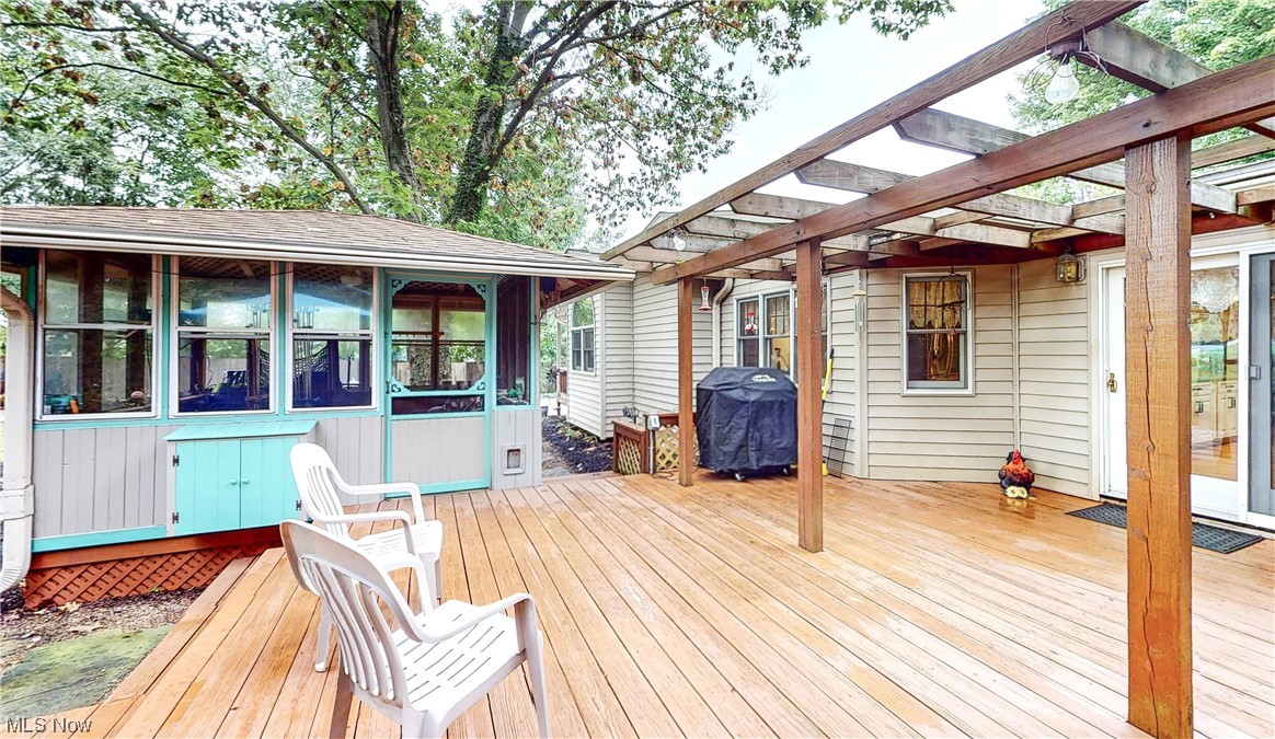6171 Beach Road Wadsworth, OH 44281 - Photo 20 of 35 Deck