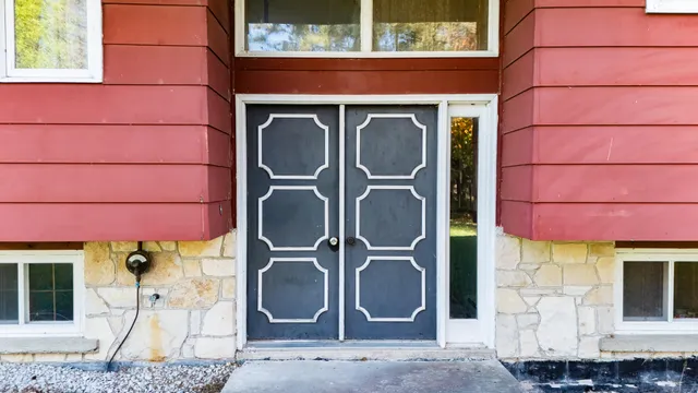 $1,200,000 | 9964 East M 48, Goetzville, MI 49736