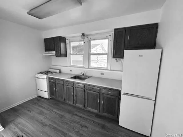 $1,800 | 50 Huber Place, Unit 2ND FLOOR REAR, Yonkers, NY 10704