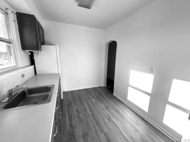 $1,800 | 50 Huber Place, Unit 2ND FLOOR REAR, Yonkers, NY 10704