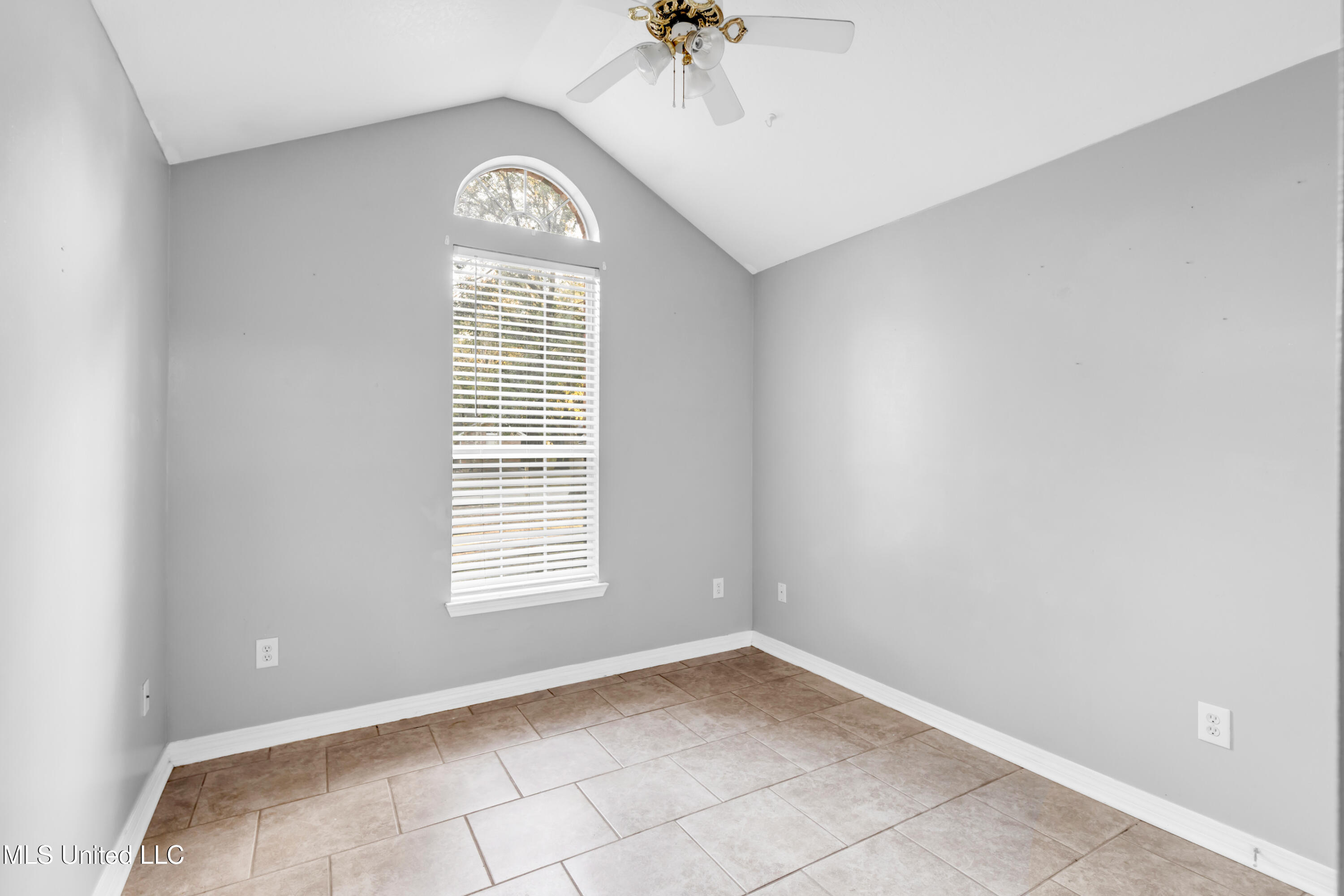 8500 Clamshell Avenue Ocean Springs, MS 39564 - Photo 32 of 47 8500ClamshellAve-25