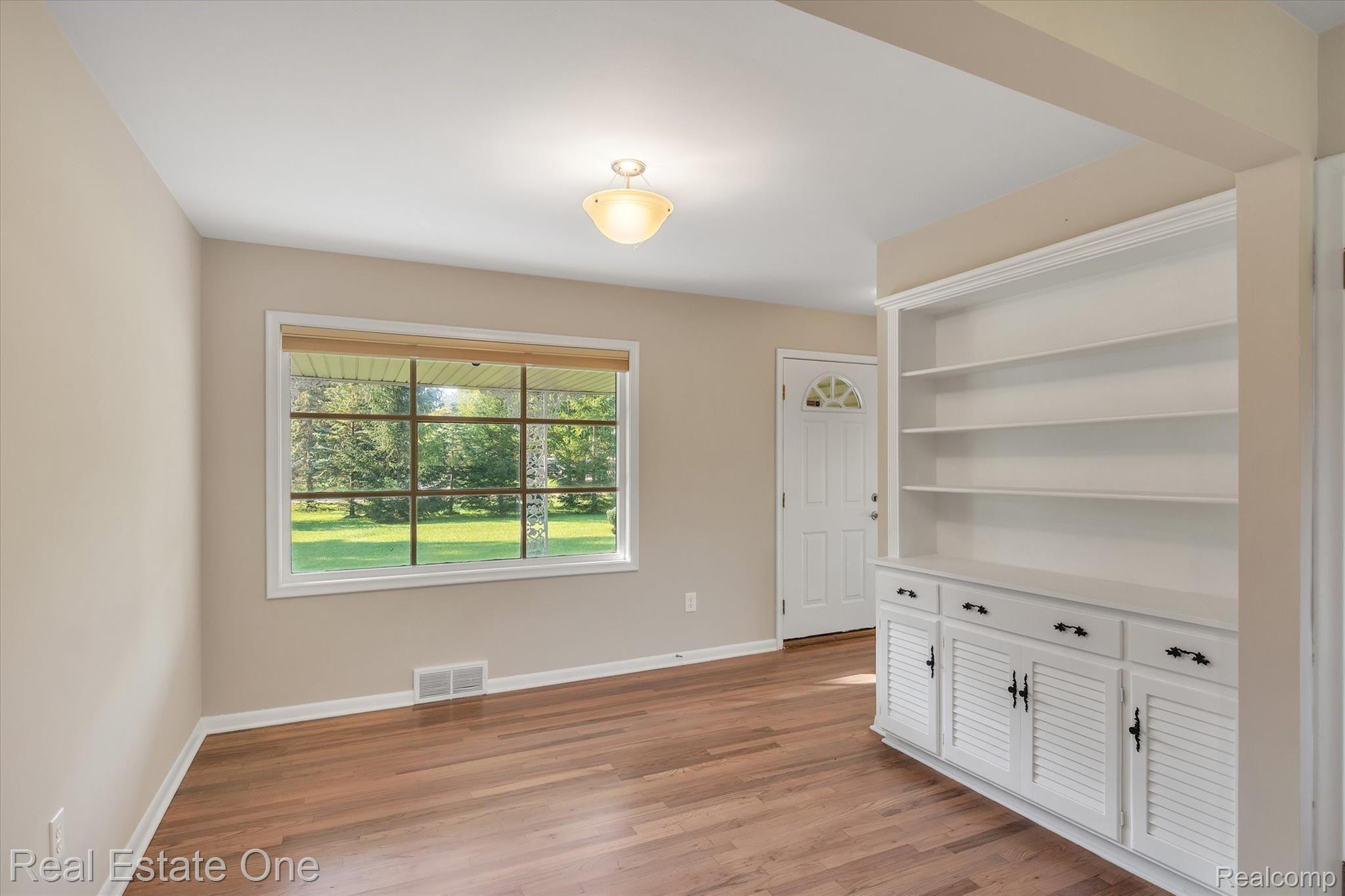 900 Francis Street Rochester, MI 48307 - Photo 15 of 39 13-900 Francis St-Windowstill-Real-Estate-Photography-12.jpg
