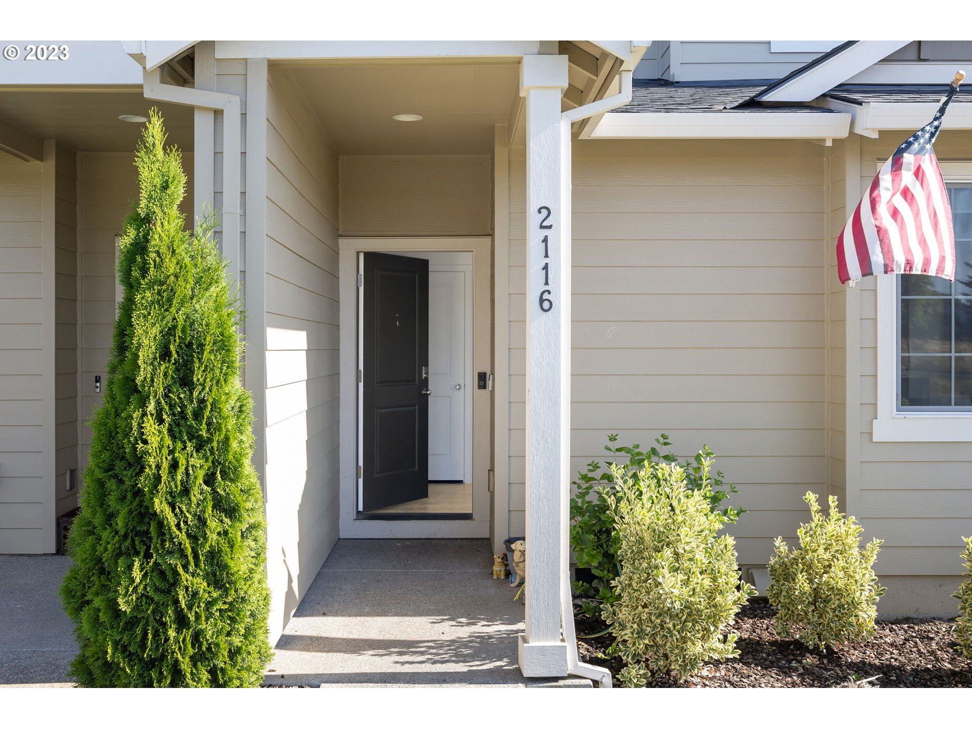 2116 Southeast Palmquist Road Gresham, OR 97080 - Photo 3 of 30 Gallery Image 3