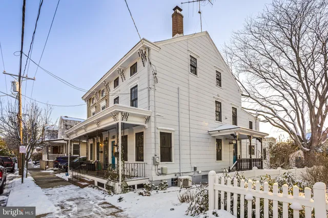 a view of a large white building