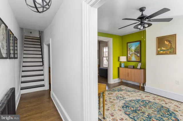 a view of an entryway with a workspace