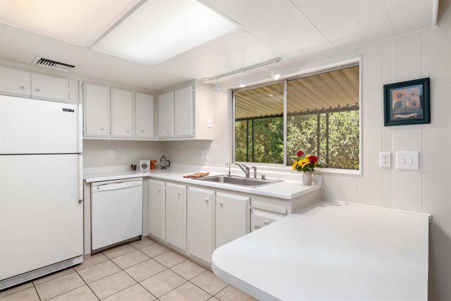 811 A Lewis Road Watsonville, CA 95076 - Photo 7 of 24 Gallery Image 7