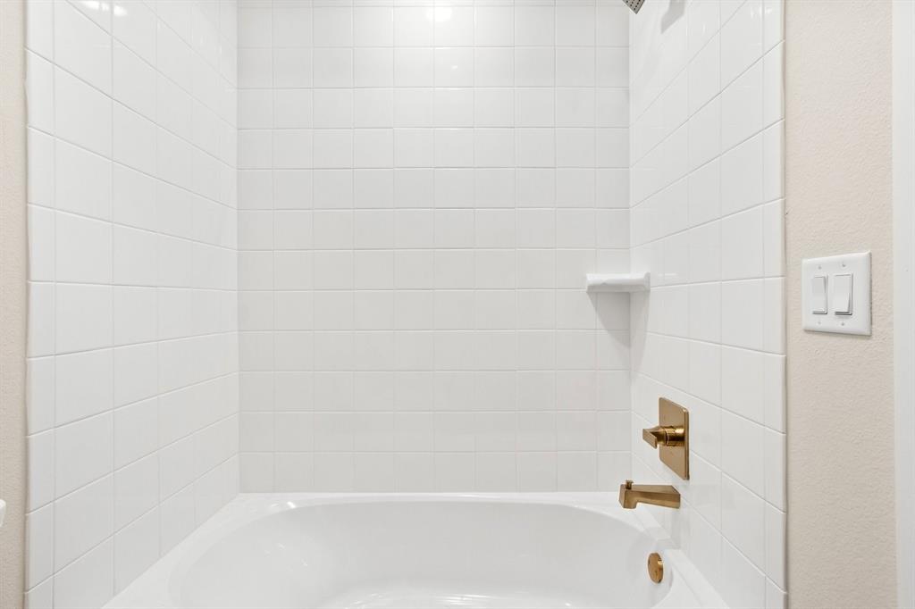 2028 Aldrich Road Celina, TX 75009 - Photo 34 of 40 a bathroom with a bathtub