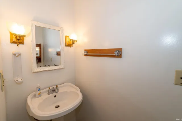 $280,000 | 23360 County Road 106, Elkhart, IN 46514