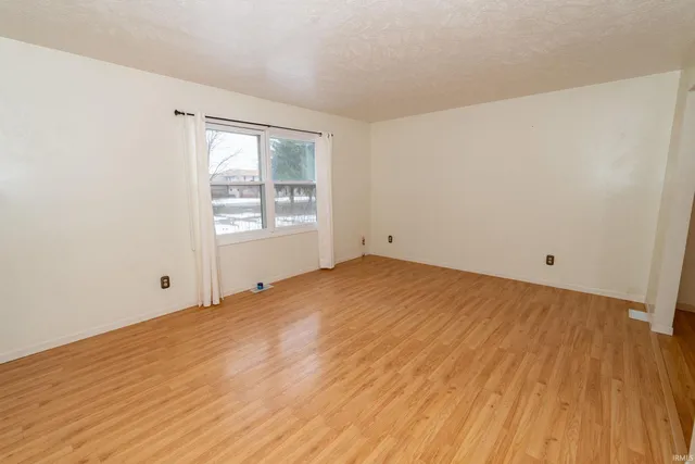 $280,000 | 23360 County Road 106, Elkhart, IN 46514