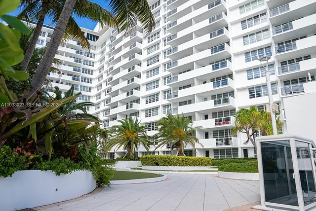 $3,000 | 100 Lincoln Road, Unit 330, Miami Beach, FL 33139