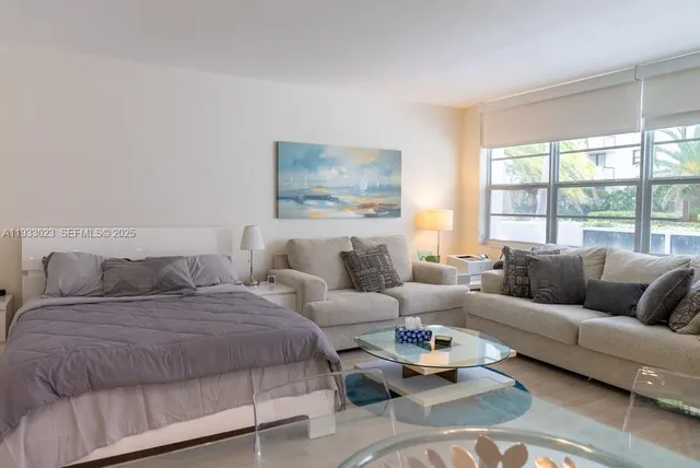 $3,000 | 100 Lincoln Road, Unit 330, Miami Beach, FL 33139